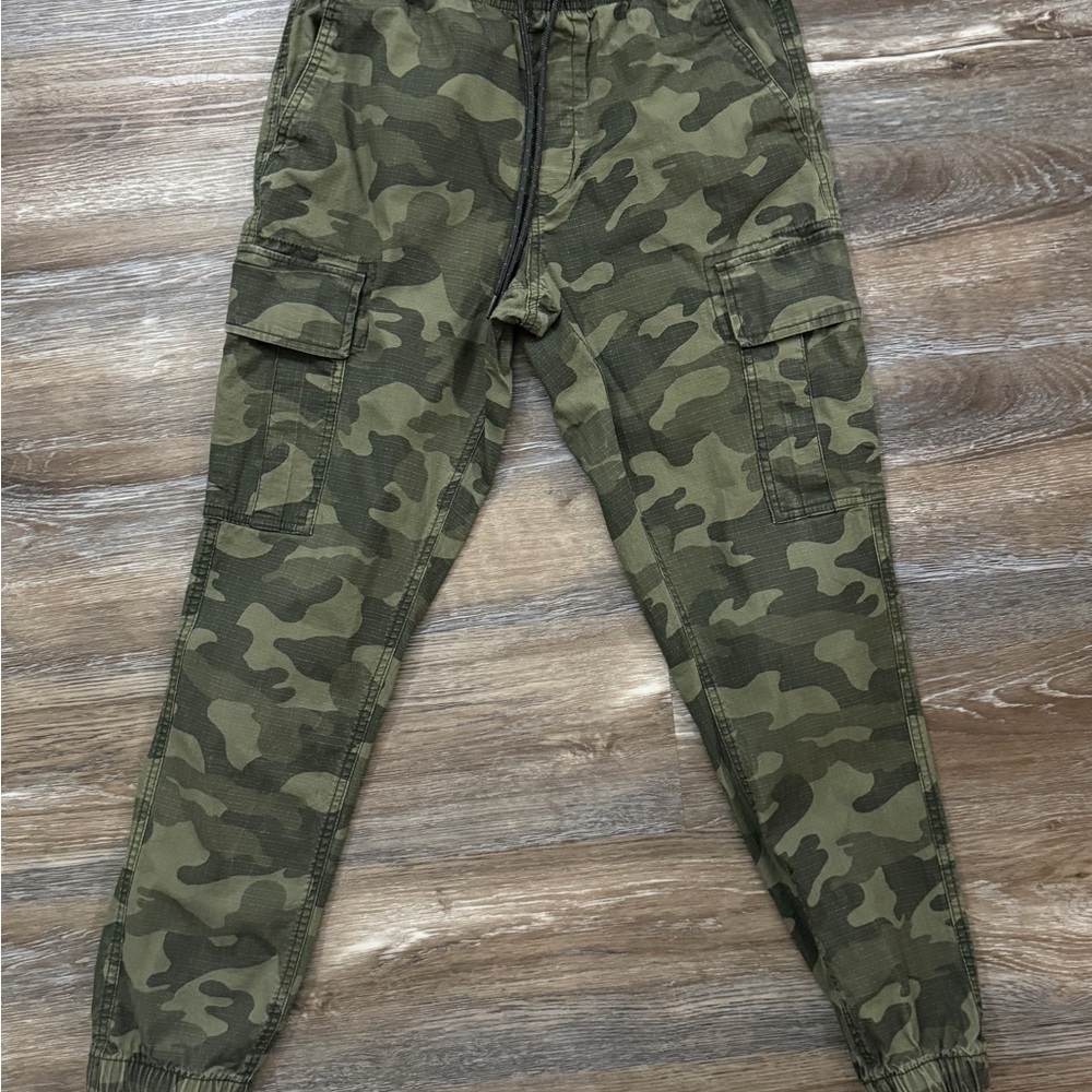 Old Navy Olive Camouflage Cargo Pants